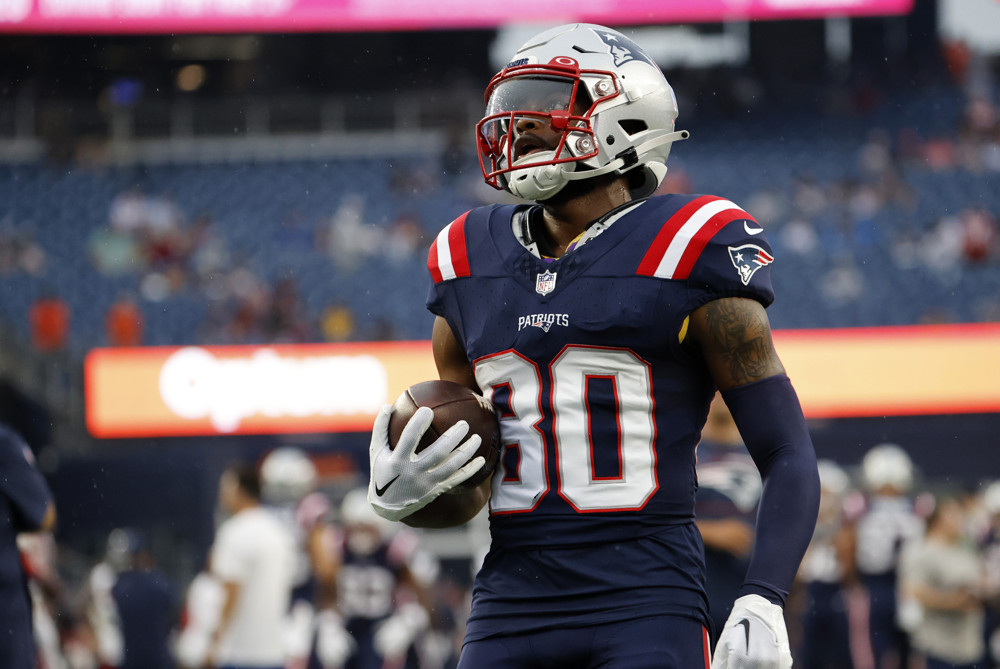 Kayshon Boutte holding football