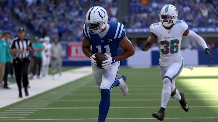 Colts' wide receiver Michael Pittman hauls in a catch.