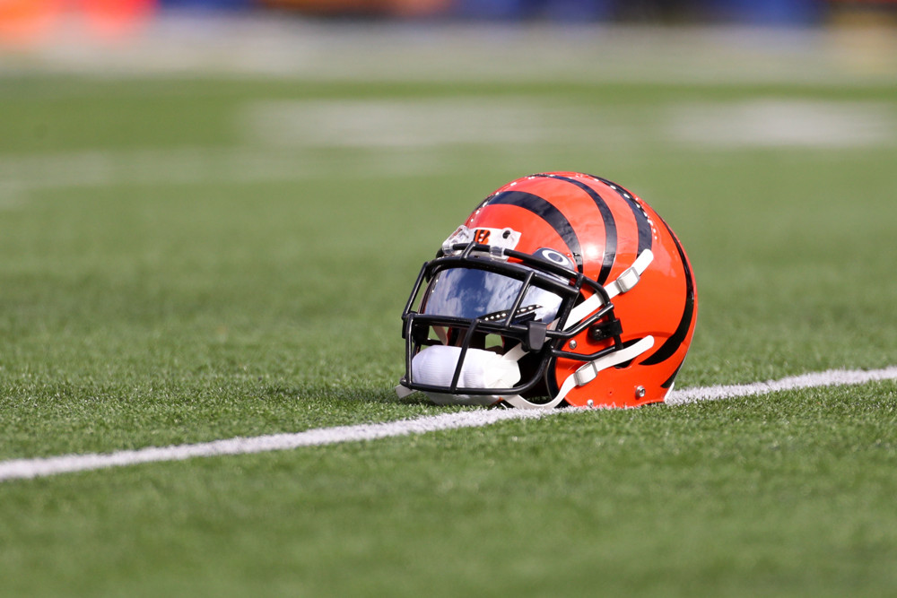 Two Bengals receivers suffer first half injuries against Browns