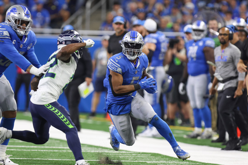 David Montgomery rushing against the Seahawks