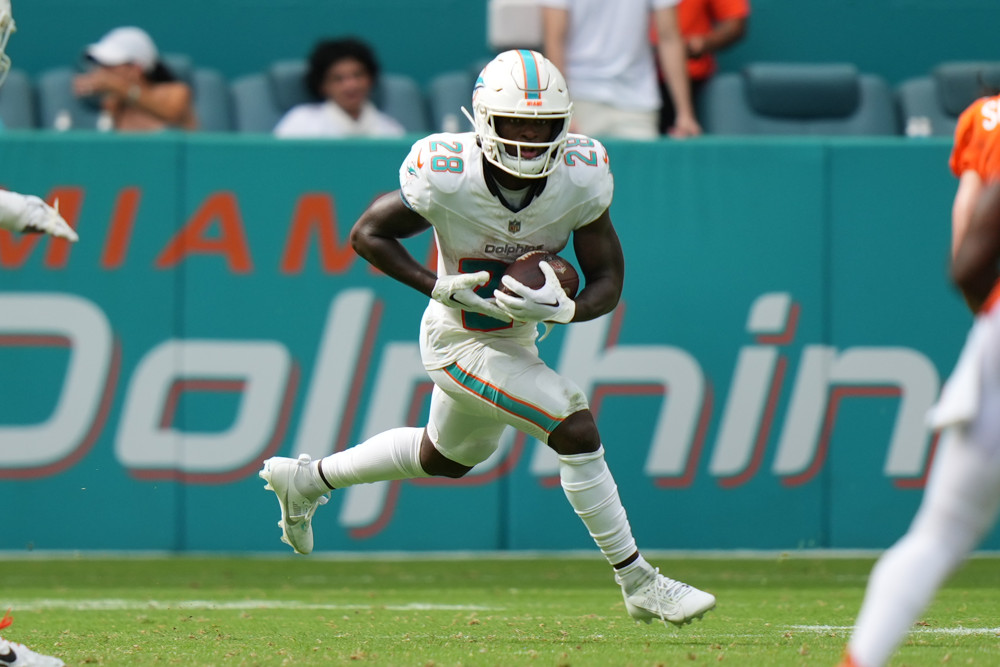 De'Von Achane Running with football