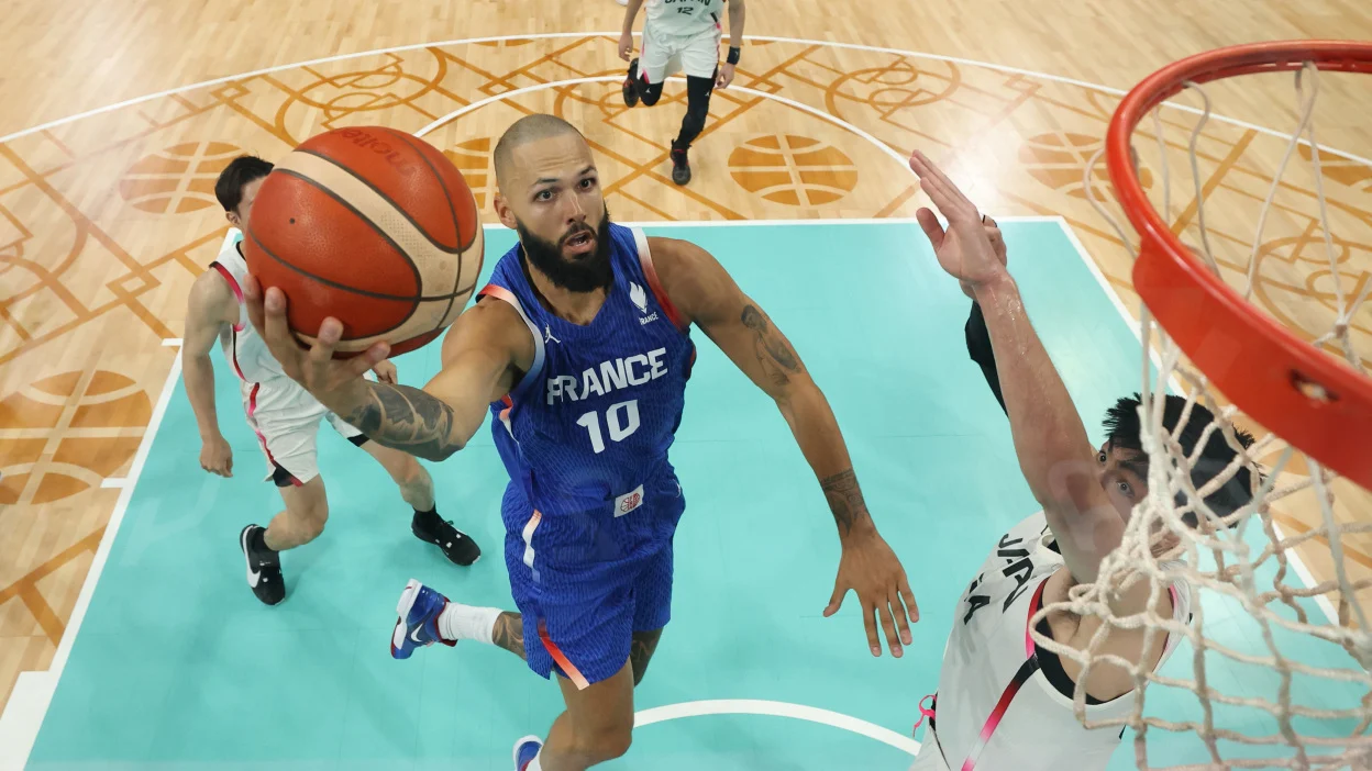 Detroit Pistons guard Evan Fournier Drives to the hoop against the Miami Heat