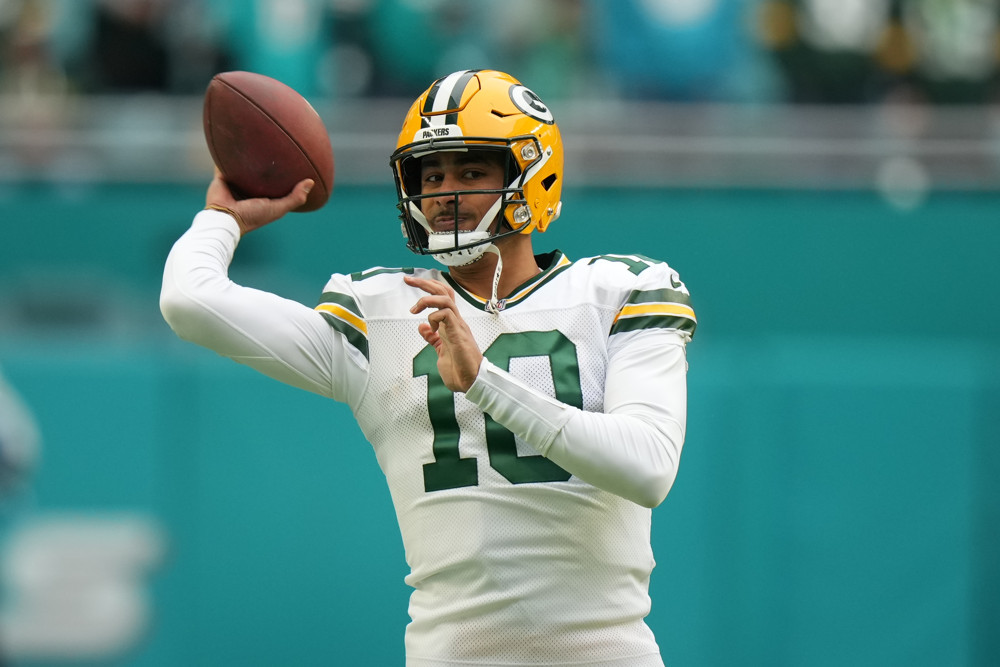 Green Bay QB Jordan Love Throwing The Football