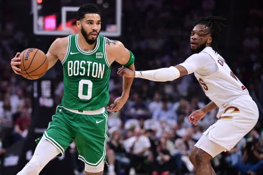 Celtics push past Cavaliers in Game 4