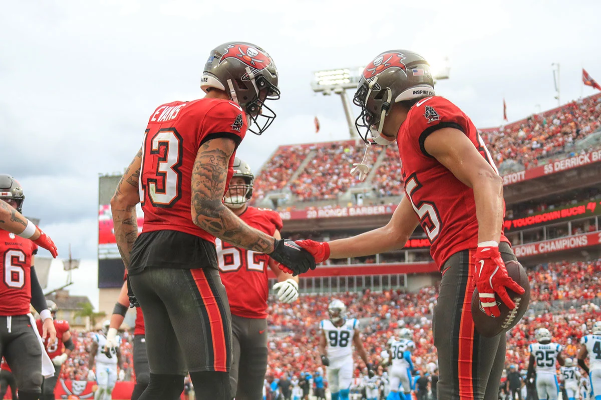 Mike Evans (13) Jalen McMillan (15)